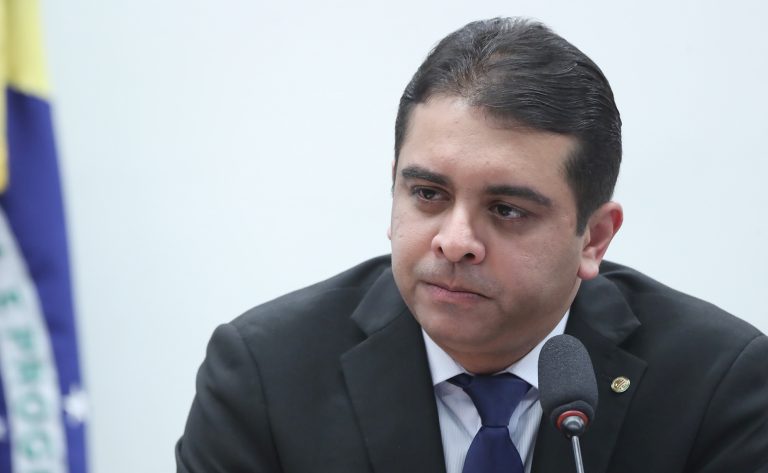 Discussão e votação de proposta que proíbe o reconhecimento da 