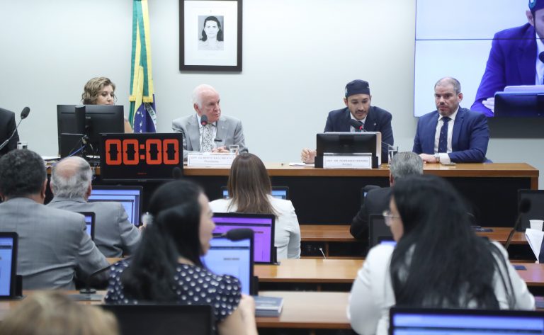 Discussão e votação de propostas legislativas. Dep. Gilberto Nascimento (PSD - SP) e Dep. Dr. Fernando Máximo (UNIÃO - RO)