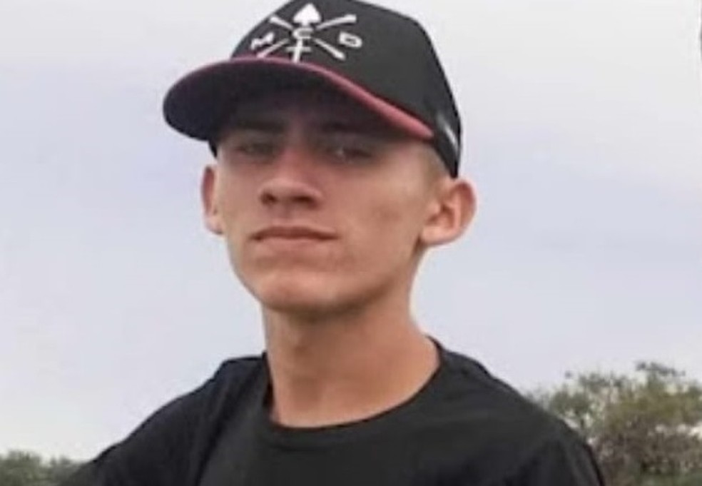 -Alan Carlos de Oliveira Leite, 21 anos, morreu vítima dos disparos — Foto: Divulgação