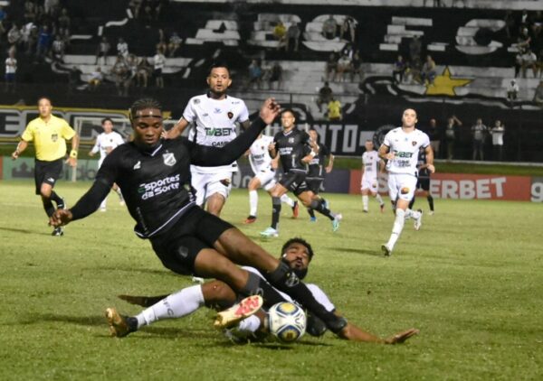 ABC e Botafogo/PB empatam em 0 a 0 no primeiro tempo