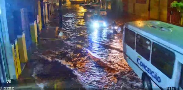 Pontos de alagamento são registrados em Natal após chuvas desta terça-feira (27) — Foto: Divulgação/Assessoria STTU