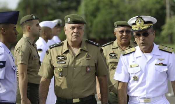 O Comandante do Exército, Marco Freire Gomes, participa de cerimônia alusiva ao primeiro aniversário da Escola Superior de Defesa