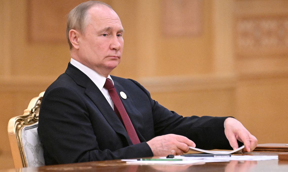 Presidente da Rússia, Vladimir Putin, durante reunião em Ashgabat, no Turcomenistão.