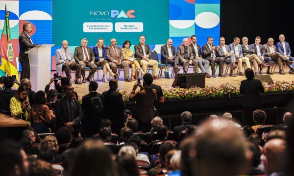 15.03.2024 - Presidente da República, Luiz Inácio Lula da Silva, durante a cerimônia de Anúncio de Ações e Investimentos do Governo Federal para o Rio Grande do Sul, no Centro de Eventos da FIERGS. Na foto, o Ministro-chefe da Casa Civil, Rui Costa. Porto Alegre - RS.  Foto: Ricardo Stuckert / PR