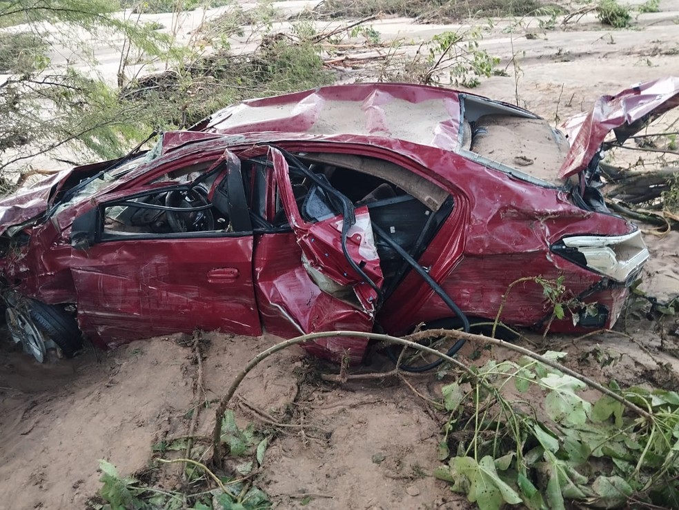 Casal desapareceu após ter carro arrastado pela correnteza em cidade no interior do RN — Foto: Cedida
