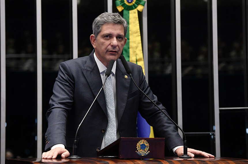 Em discurso, à tribuna, senador Rogério Carvalho (PT-SE).