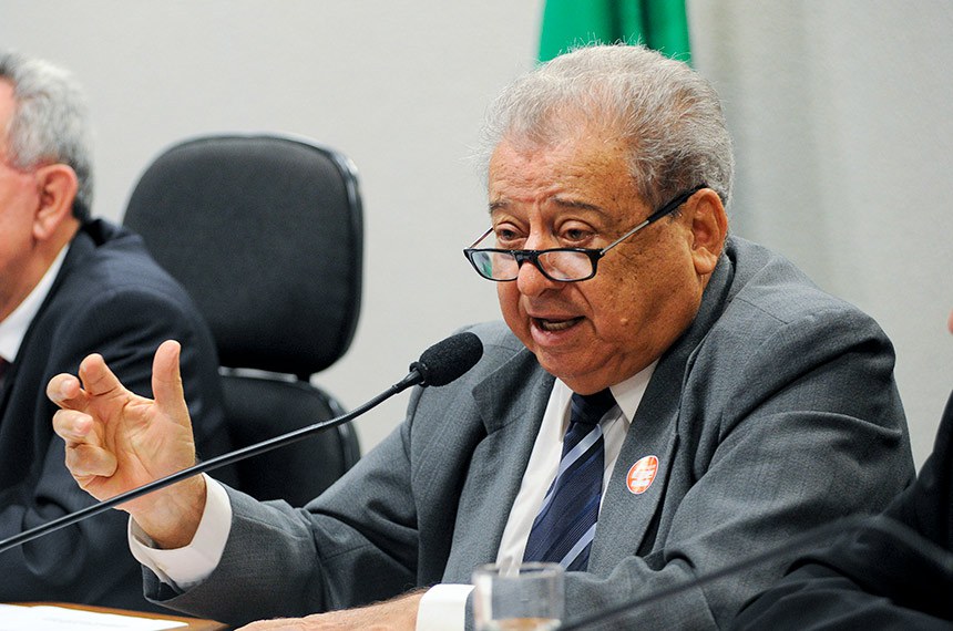 Presidente da Associação Brasileira dos Produtores de Milho,  Alysson Paolinelli em pronunciamento.