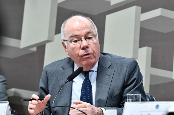 Mesa:
ministro de Estado das Relações Exteriores, Mauro Vieira, em pronunciamento.