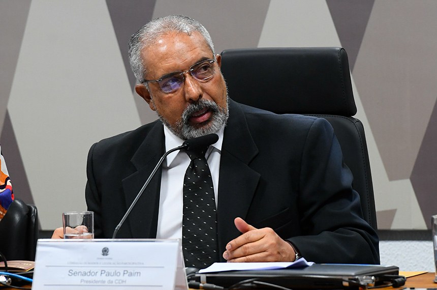 Mesa:
presidente da CDH, senador Paulo Paim (PT-RS) - em pronunciamento.