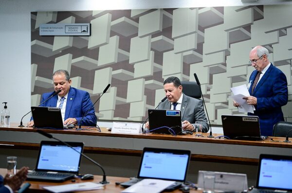 Mesa:
relator das emendas na CCDD ao PLN 29/2023, senador Eduardo Gomes (PL-TO);
presidente eventual da CCDD, senador Hamilton Mourão (Republicanos-RS).