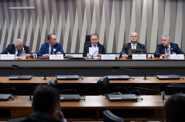 Mesa:
consultor Tributário do município de Parauapebas (PA), Carlos Alberto Pereira;
diretor de Geologia e Produção Mineral do Ministério de Minas e Energia (MME), José Ubaldino de Lima;
presidente eventual da CI,  senador Zequinha Marinho (Podemos-PA);
assessor da Diretoria Colegiada da Agência Nacional de Mineração (ANM), Luís Mauro Gomes Ferreira;
diretor de Relações Institucionais do Instituto Brasileiro da Mineração (Ibram), Rinaldo Mancin.