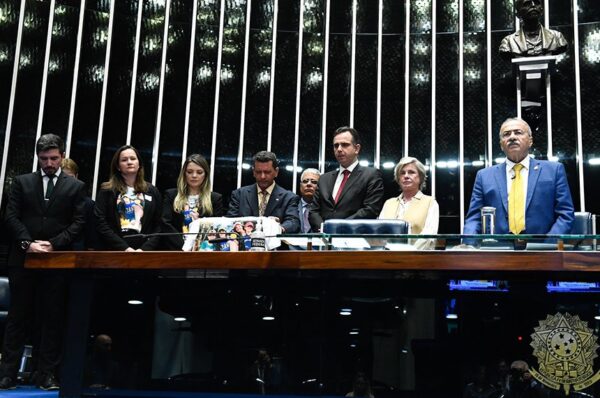Mesa:
motorista de caminhão Regivaldo Batista Cardoso;
senador Eduardo Girão (Novo-CE);
presidente do Senado Federal, senador Rodrigo Pacheco (PSD-MG);
senadora Margareth Buzetti (PSD-MT);
3º secretário da Mesa do Senado Federal, senador Chico Rodrigues (PSB-RR).