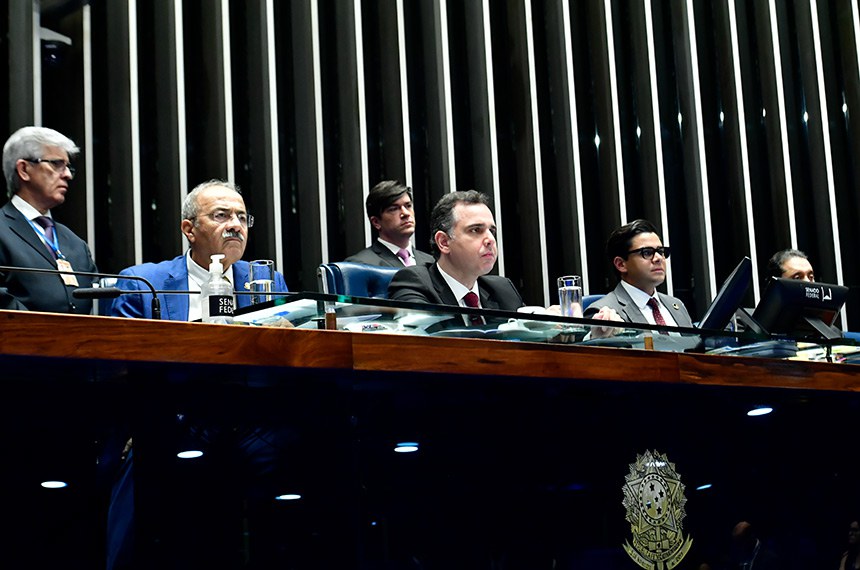 Mesa:
3º secretário da Mesa do Senado Federal, senador Chico Rodrigues (PSB-RR);
presidente do Senado Federal, senador Rodrigo Pacheco (PSD-MG);
secretário-geral da Mesa do Senado Federal, Gustavo A. Sabóia Vieira;
2º secretário da Mesa do Senado Federal, senador Weverton (PDT-MA).