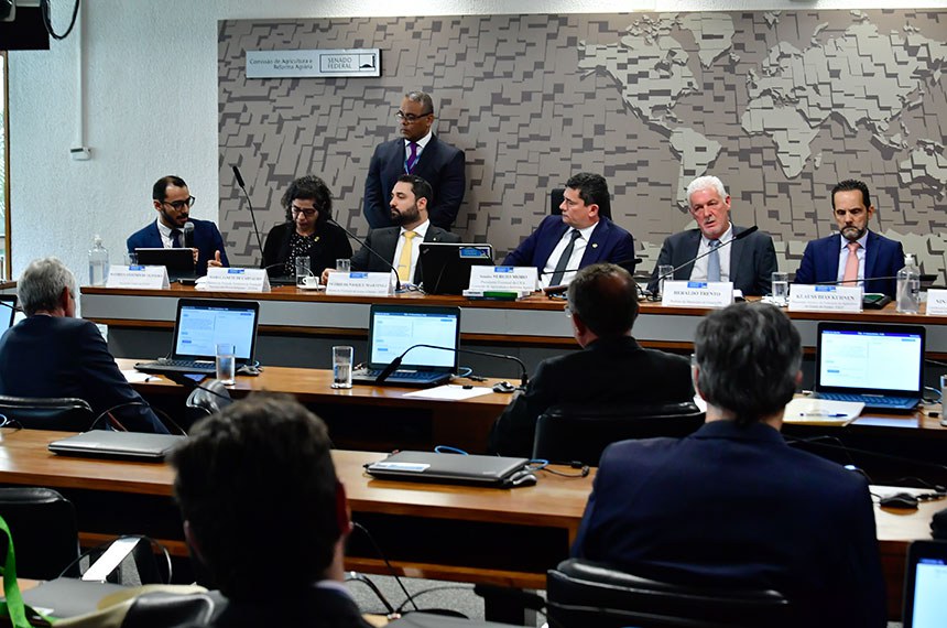 Mesa:
procurador-chefe da Procuradoria Federal Especializada (PFE) junto à Fundação Nacional dos Povos Indígenas (Funai), Matheus Antunes Oliveira;
diretora de Proteção Territorial da Fundação Nacional dos Povos Indígenas (Funai), Maria Janete Albuquerque de Carvalho;
diretor de Promoção de Acesso à Justiça da Secretária de Acesso à Justiça do Ministério da Justiça e Segurança Pública (MJSP), Pedro Henrique Viana Martinez;
presidente eventual da CRA, senador Sergio Moro (União-PR);
prefeito do Município de Guaíra (PR), Heraldo Trento;
procurador jurídico da Federação da Agricultura do Estado do Paraná (Faep), Klauss Dias Kuhnen.
