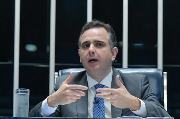 Mesa:
presidente do Senado Federal, senador Rodrigo Pacheco (PSD-MG), conduz sessão.