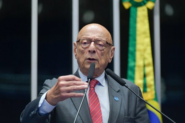 Em discurso, à tribuna, senador Esperidião Amin (PP-SC).
