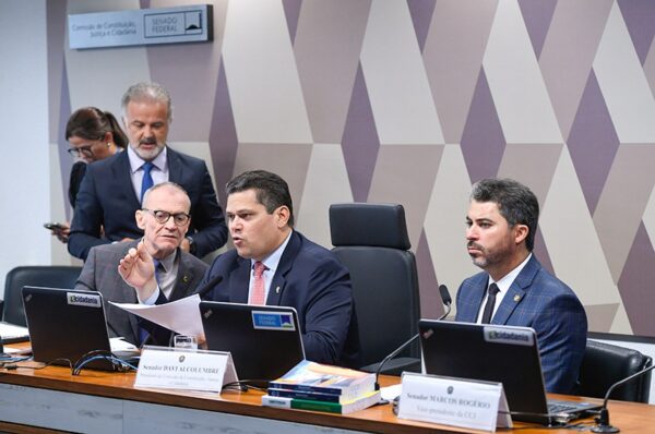 Mesa:
senador Fabiano Contarato (PT-ES);
presidente da CCJ, senador Davi Alcolumbre (União-AP);
vice-presidente da CCJ, senador Marcos Rogério (PL-RO).