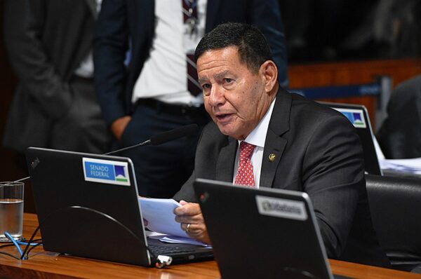 Em pronunciamento, à bancada, relator do PL 5.150/2023, senador Hamilton Mourão (Republicanos-RS).