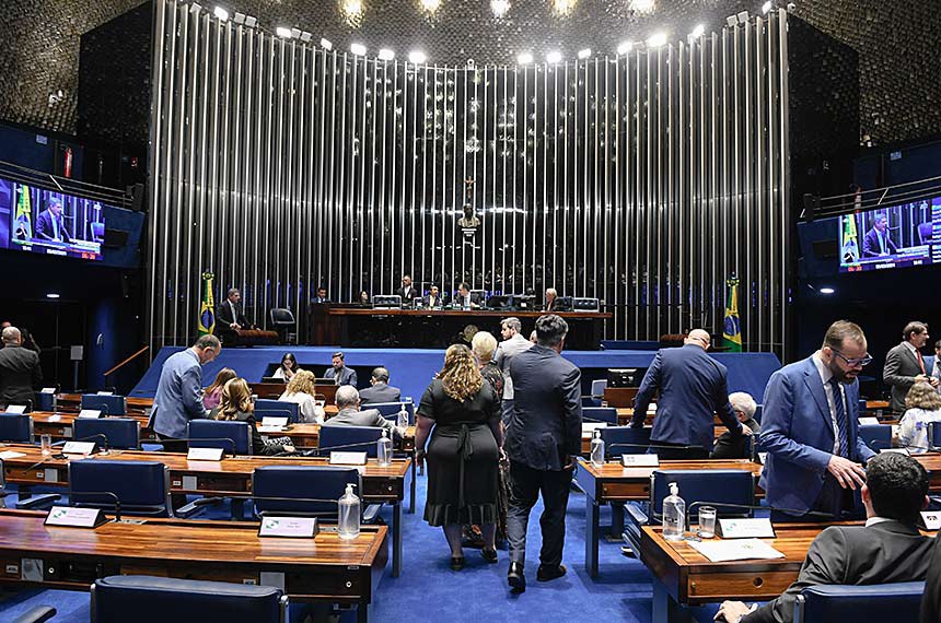 Mesa:
senador Giordano (MDB-SP);
presidente do Senado Federal, senador Rodrigo Pacheco (PSD-MG), conduz sessão;
secretário-geral da Mesa do Senado Federal, Gustavo A. Sabóia Vieira;
senador Jaques Wagner (PT-BA).