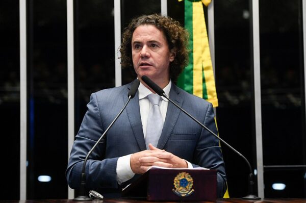 Em discurso, à tribuna, vice-presidente do Senado Federal, senador Veneziano Vital do Rêgo (MDB-PB).