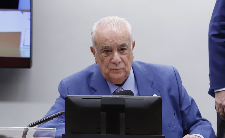 Deputado Antonio Carlos Rodrigues (PL-SP) em comissão da Câmara dos Deputados