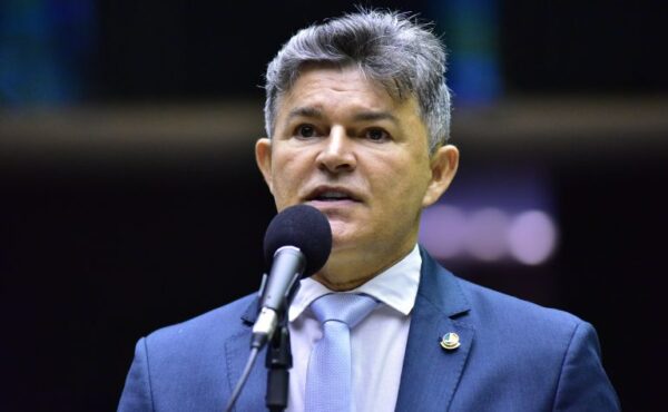 Deputado José Medeiros (PL-MT) fala no Plenário da Câmara dos Deputados