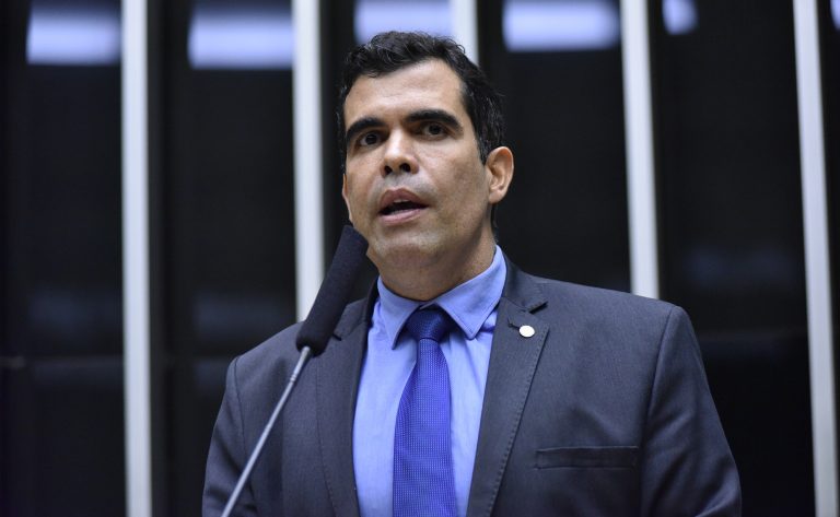 Deputado Ricardo Ayres (Republicanos-TO) fala no Plenário da Câmara dos Deputados