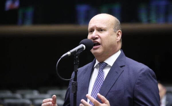 Deputado Célio Silveira (MDB-GO) fala no Plenário da Câmara dos Deputados