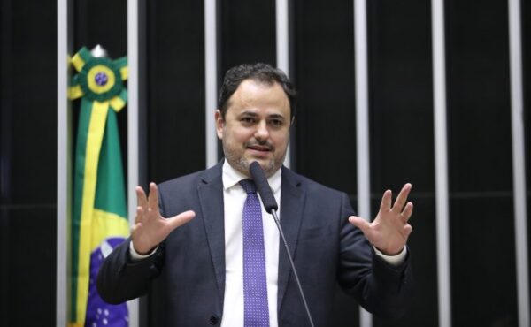 Discussão e votação de propostas. Dep. Glauber Braga (PSOL-RJ)