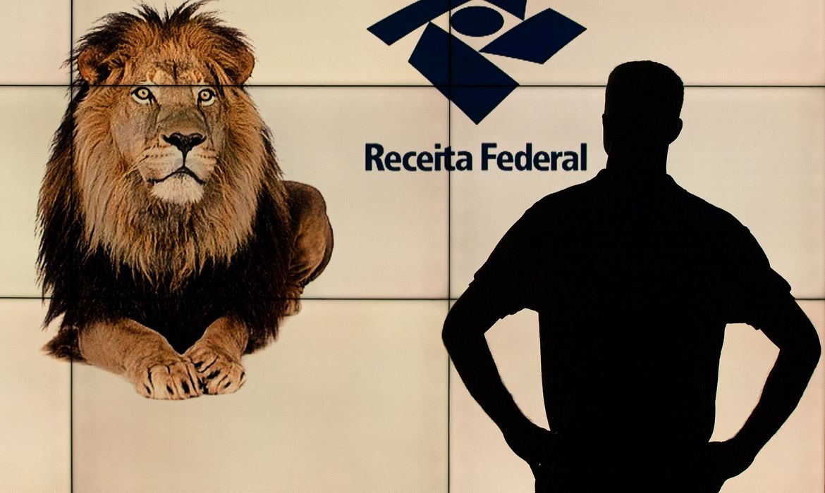 Brasília 17/03/2023 - Fotos para ilustrar matéria  sobre imposto de renda, o prazo de entrega da declaração mudou. Começou às 9h desta quarta-feira (15) e vai até as 23h59min59s de 31 de maio. A mudança, segunda a Receita, foi necessária para que todos os contribuintes tenham acesso à declaração pré-preenchida, que é enviada duas semanas após a entrega dos informes de rendimentos pelos empregadores, pelos planos de saúde e pelas instituições financeiras.
Foto: Joédson Alves/ Agência Brasil