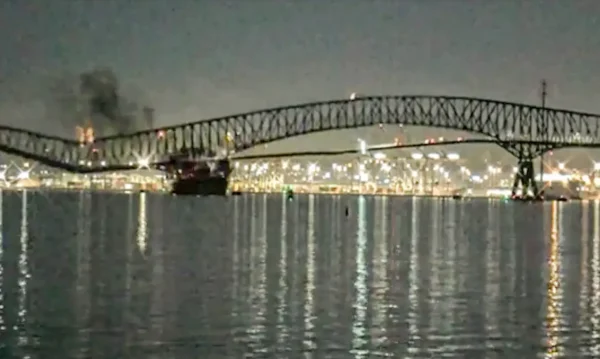 VIDEO SUMMARY: LIVESTREAM CAMERA FOOTAGE SHOWS THE MOMENT OF A CARGO SHIP COLLIDING WITH ONE OF THE BRIDGE'S SUPPORTS OF THE FRANCIS SCOTT KEY BRIDGE
BALTIMORE, MARYLAND, USA (MARCH 26, 2024) (UGC: StreamTimeLive - Access all)
Frame: Reuters