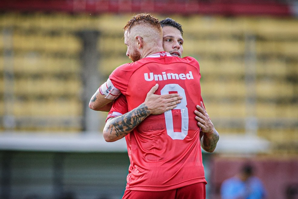 Rafinha marcou duas vezes na vitória sobre o Força e Luz — Foto: Gabriel Leite