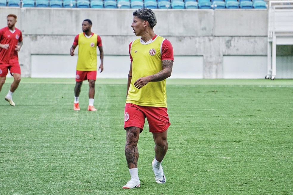 Wenderson treina no América-RN — Foto: Edmário Oliveira/América FC