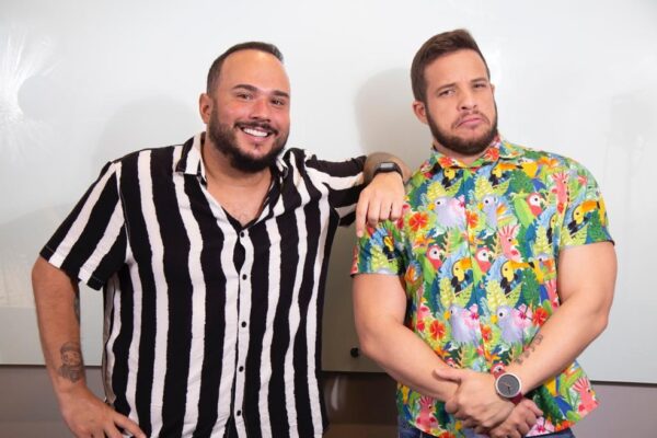 Ed Gama e Flávio Andrade apresentam o stand up