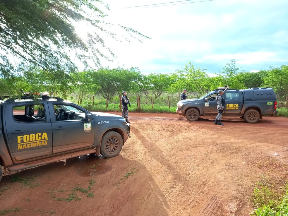 8/3/24 - Operação por buscas e recaptura dos fugitivos da Penitenciária de Mossoró na área rural de Baraúna. Força Nacional sendo utilizada — Foto: Júnior Alves