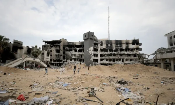Hospital Al Shifa de Gaza após invasão israelense
8/4/2024    REUTERS/Dawoud Abu Alkas