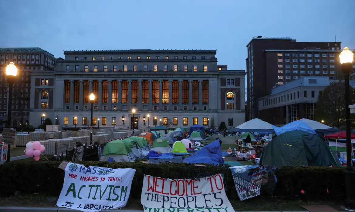 Manifestação em favor dos palestinos na universidade de Columbia em Nova York
24/4/2024      REUTERS/Caitlin Ochs