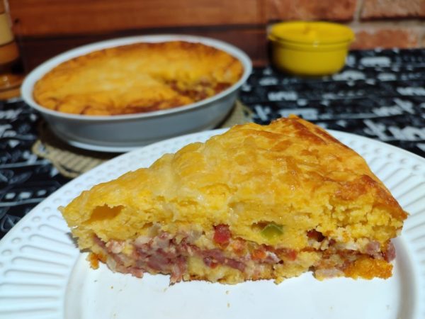 Torta de cuscuz com calabresa — Foto: Alexandre Dantas