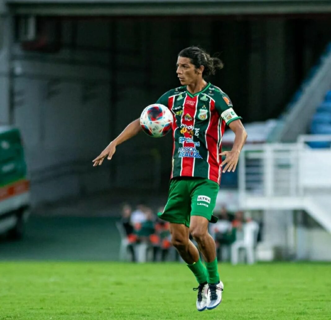 Volante Ramon entrou em campo com três cartões amarelos | Foto: Reprodução