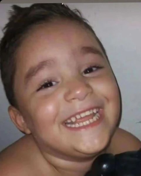 Josué Kaleb do Vale Oliveira Torres faleceu neste domingo (6), em Areia Branca, após se engasgar com pedaço de carne — Foto: Cedida