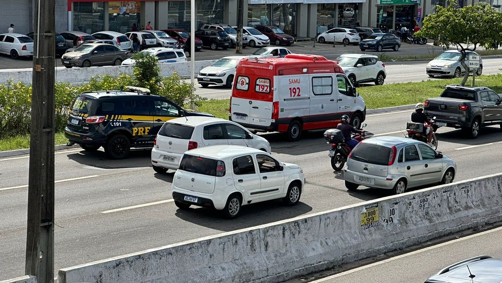 Acidente aconteceu no início da tarde desta quinta-feira — Foto: Kleber Teixeira/Inter TV Cabugi
