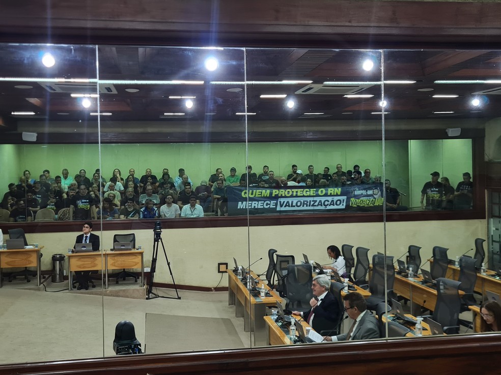 Policiais civis protestam na Assembleia Legislativa do Rio Grande do Norte — Foto: Gustavo Brendo/Inter TV Cabugi
