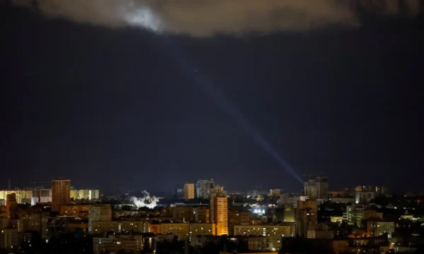 Ataque russo com drone em Kiev
8/5/2024 REUTERS/Gleb Garanich