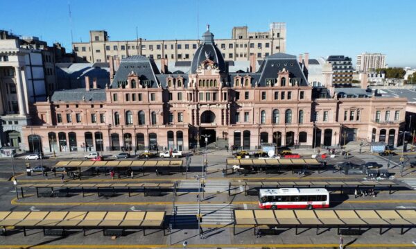 Estação de trem Plaza Constitución em Buenos Aires durante greve
9/5/2024 REUTERS/Agustin Marcarian