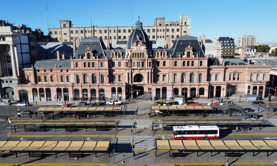 Estação de trem Plaza Constitución em Buenos Aires durante greve
9/5/2024    REUTERS/Agustin Marcarian 