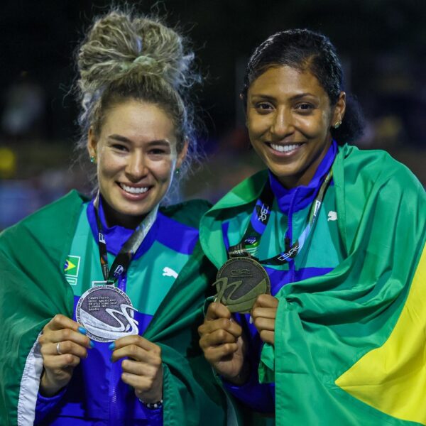 Regiclécia Candido da Silva e Gabriele Sousa dos Santos em dobradinha brasileira no salto triplo — Foto: Wagner Carmo/CBAt