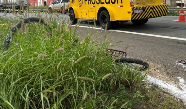 Ciclista morreu após ser atropelado por carro-forte no RN — Foto: Iara Nóbrega/Inter TV Cabugi