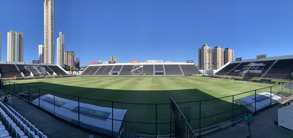 Estádio Frasqueirão recebe ABC x Londrina — Foto: Nathália Freitas / ge