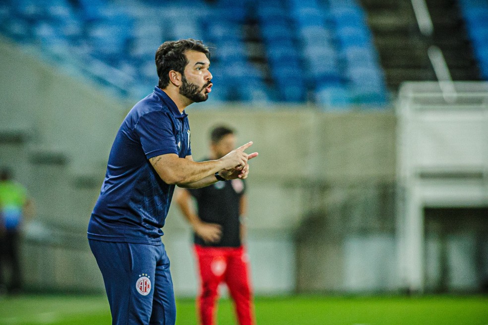 Auxiliar André Caldas comandou América-RN contra o Potiguar de Mossoró — Foto: Gabriel Leite