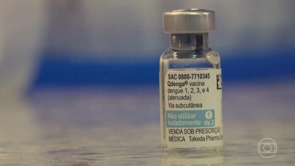 Natal reinicia vacinação contra a dengue para crianças entre 10 e 14 anos nesta segunda (13) — Foto: Jornal Nacional/Reprodução